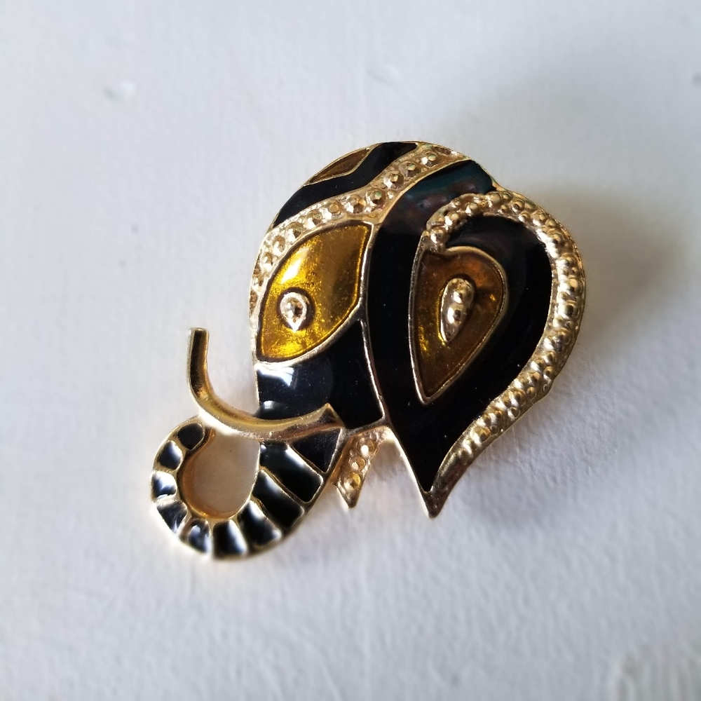 💎 JEWELLERY 2/$25💎 Vintage brooch - tusked elephant head